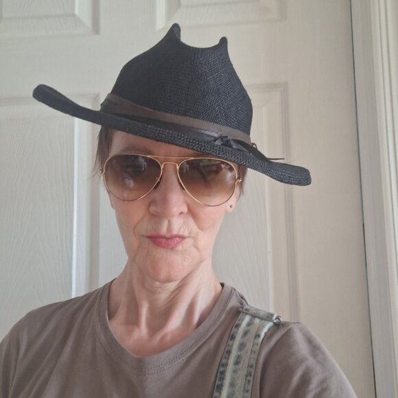 Hat w/leather accents. EUC. Handmade in Italy. main image 10